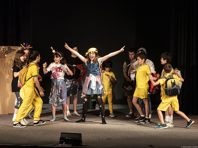 https://www.milanoperibambini.it/media/yootheme/cache/79/teatring-79be3b89.webp?src=images/TEATRING/2027/teatring.jpg&type=webp,85&hash=e1b27851